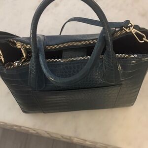 Elegant Crocodile-Embossed Green Handbag